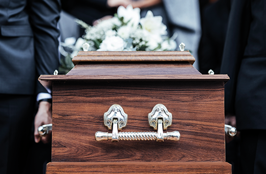 Quelle est la différence entre la tombe, cercueil et tombeau ?
